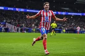 东契奇的神仙球惊呆了看台上的老父亲！